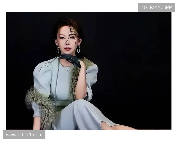 潘晓婷今天又买了啥？光那个包就够别人吃一顿了吧！