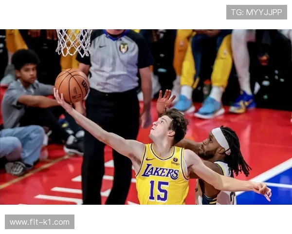 奥斯汀·里夫斯突破终结效率提升明显 主导湖人关键得分环节