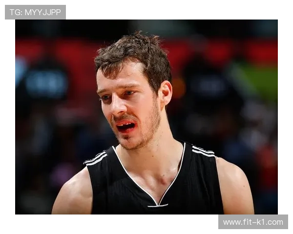 德拉季奇无球跑动制造错位，提升热火外线进攻效率